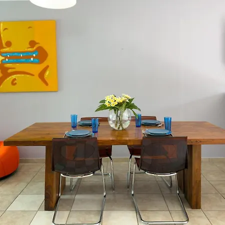 Zima Cove Calm Coastal Oasis לימסול